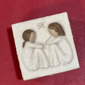 Friendship Keepsake Willow Tree® Box